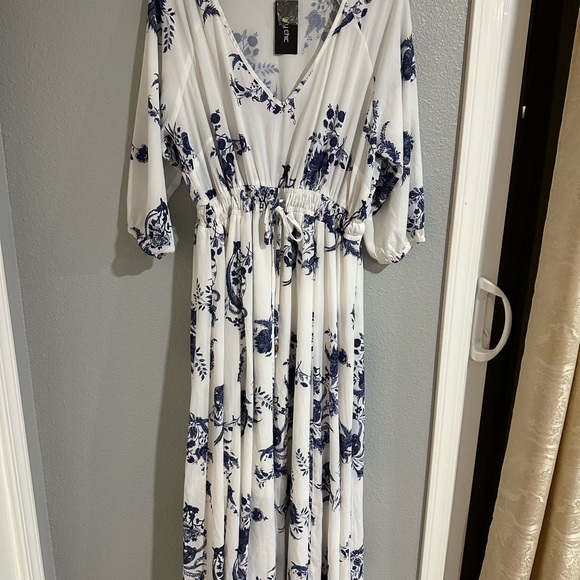 City Chic shinyuko  floral maxy dress new size 14 - Picture 2 of 5